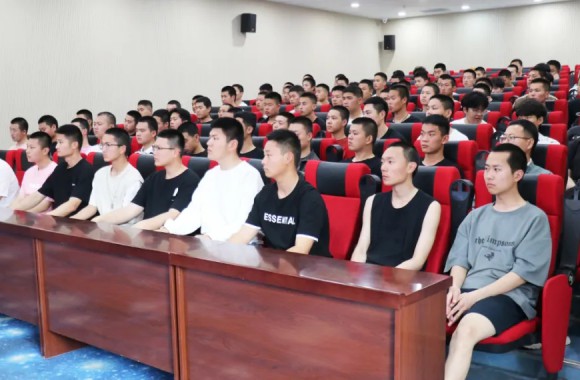 学院举行大学生应征入伍直招军士政策解读宣讲会