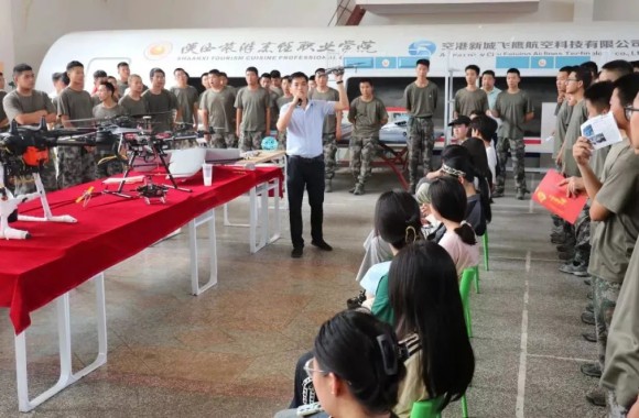 bw必威西汉姆联官方网站组织开展无人机科普进校园活动展