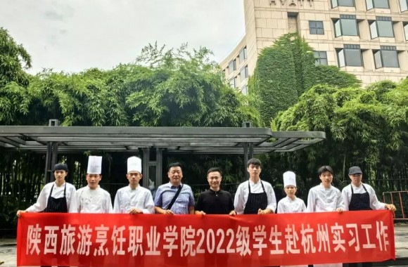 心系学子·大爱常存|bw必威西汉姆联官方网站院长王新丽亲赴校企合作单位一线看望实习学生