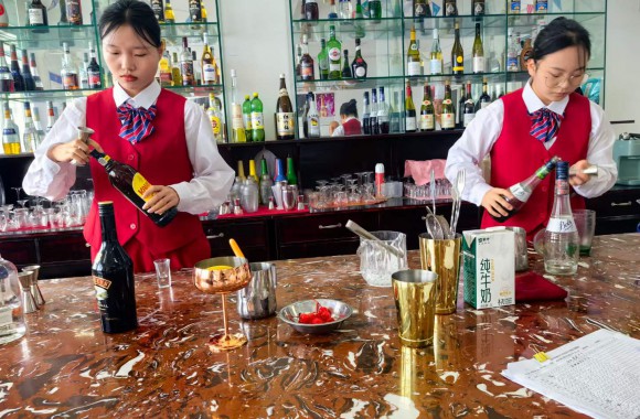 期未调酒专业测试中