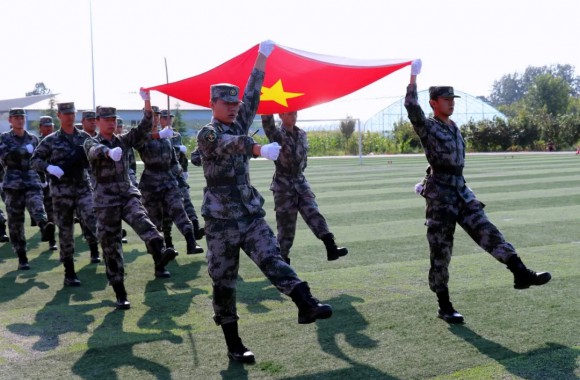 飒爽英姿 燃爆青春 | bw必威西汉姆联官方网站2024年国防教育训练成果汇报暨开学典礼隆重召开