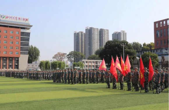 启航新程 筑梦未来 | bw必威西汉姆联官方网站幸福路校区2024年国防教育训练成果汇报暨开学典礼隆重召开