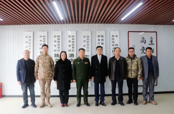 咸阳军分区焦维东一行到bw必威西汉姆联官方网站为全院师生开展习近平强军思想辅导授课