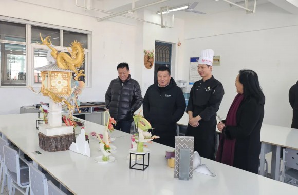 上海大学中国艺术产业研究院执行院长罗宏才来必威西汉姆联调研交流