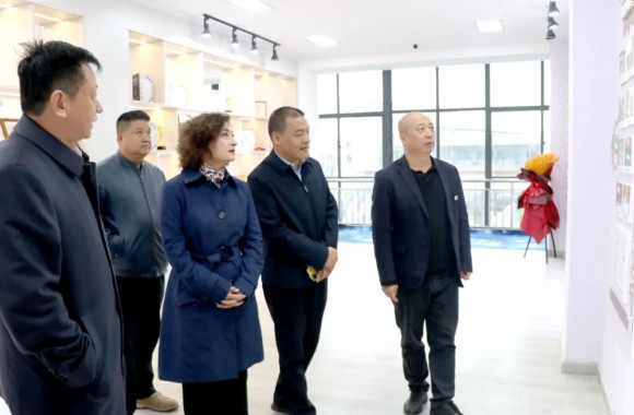 新疆生产建设兵团第八师石河子市党委来必威西汉姆联参观交流