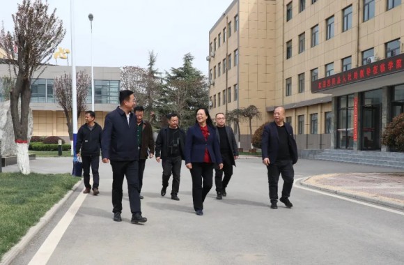 泾阳县人社局领导莅临必威西汉姆联考察交流