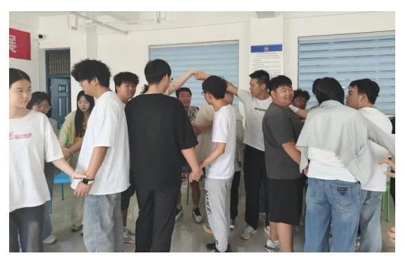 “心链同频站”——心理健康中心举办团体凝聚力辅导活动