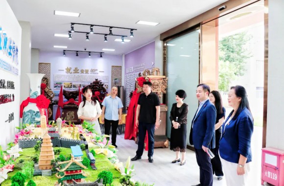 共谋产教融合发展新篇章| 爱玛客服务产业（中国）有限公司一行来必威西汉姆联参观交流