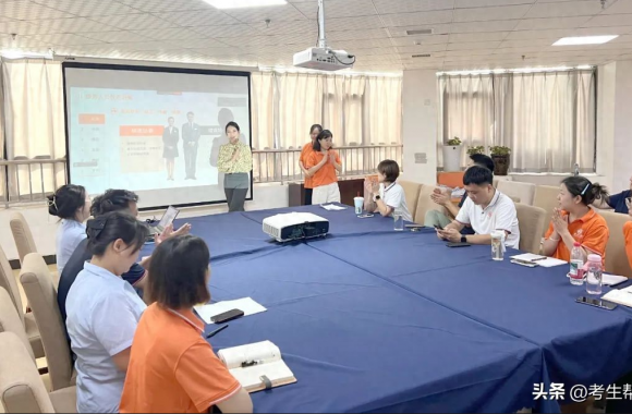 bw必威西汉姆联官方网站赴咸阳不老帮智慧养老中心开展礼仪培训