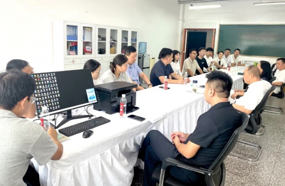 学院领导带队检查2025级新生迎新准备工作