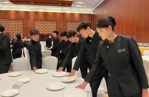 必威西汉姆联19名空乘学子赴京护航国家会议以青春之力彰显青年担当