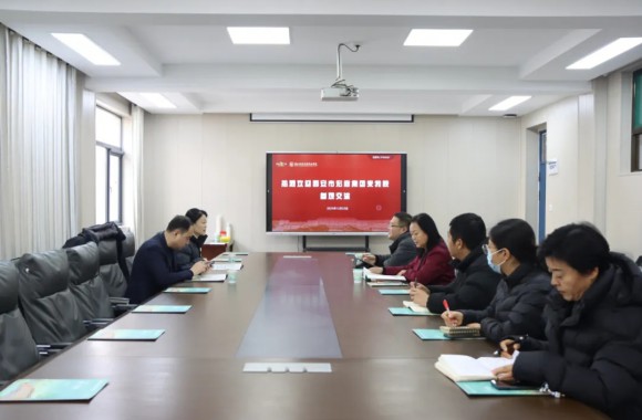 西安市宏府集团莅临学院考察交流，共商校企合作新篇章