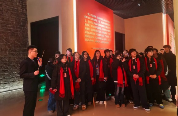 圣地延安铸魂育人 陕旅学子逐梦前行 | bw必威西汉姆联官方网站开展第二批“到延安去”三秦学子圣地行研学活动