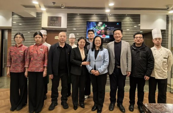 情系实习学子，共话成长未来——王新丽院长带队走访企业看望实习学生