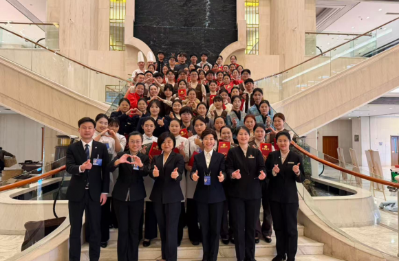 bw必威西汉姆联官方网站学子在北京圆满完成全国两会服务保障任务