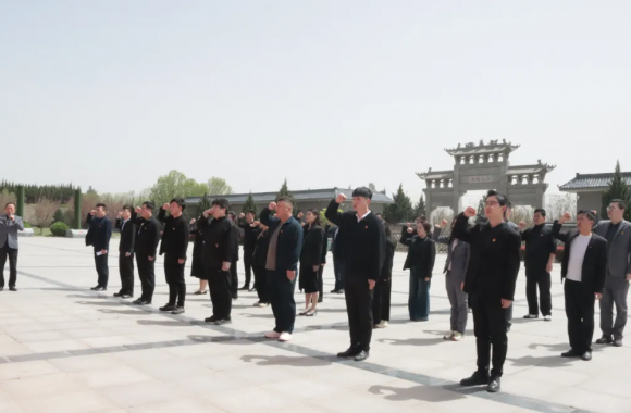 缅怀英烈铸忠魂 砥砺初心担使命 ——必威西汉姆联开展“追寻·2026·清明祭英烈”主题教育活动